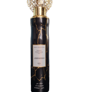 Prabangus „IMANY PERFUMES Dubai“ oro gaiviklis „JAWHARAH No.9“ apgaubs aplinką lengvu, gaivinančiu saldumu ir svaiginančių pavasario gėlių purslais. Aromatas sklinda nuo viliojančio braškių saldumo, susipynusio su laimo rūgštele, nuostabiais jazminais ir aksominėmis saldžiomis tongapupėmis, suteikiančiomis prabangos pojūtį, tarsi būtų apgaubta karališku apsiaustu. Visą šį nuostabų ir aksominį aromatą subalansuoja ir lydi gaivinantis muskusas. Viršutinės natos: braškė, laimas, bergamotė. Vidurinės natos: orchidėja, pelargonija, jazminas. Bazinės natos: santalas, baltasis muskusas, tonka