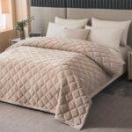 Lovatiesė 220x240 NNG-3409 Premium Velvet Smėlio Veliūrinė lovatiesė 170×210 NNG-3409 Premium Smėlio