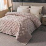 Lovatiesė 220x240 NNG-3405 Premium Velvet Rusva Veliūrinė lovatiesė 170×210 NNG-3405 Premium Rusva