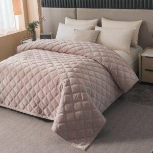 Lovatiesė 220x240 NNG-3405 Premium Velvet Rusva Veliūrinė lovatiesė 170×210 NNG-3405 Premium Rusva